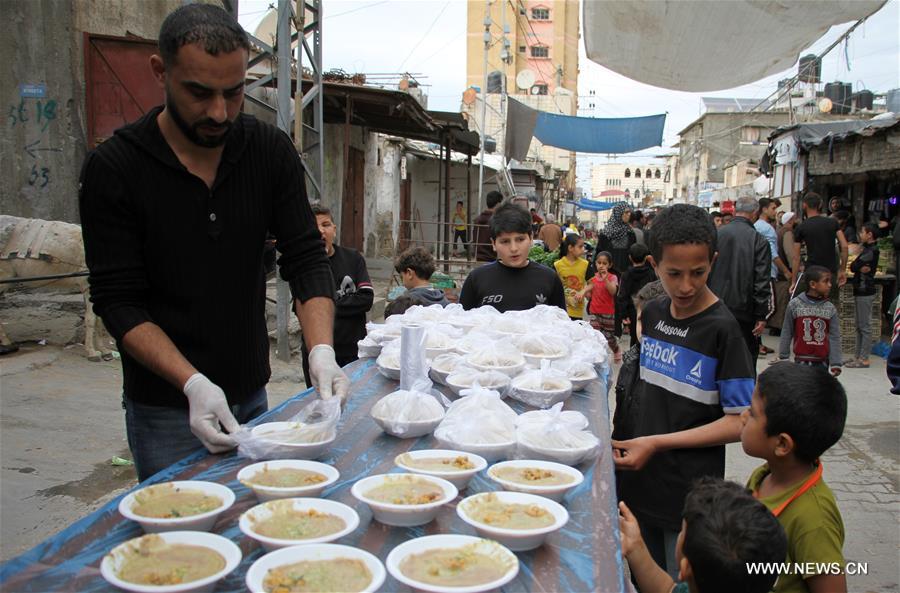 وجبة إفطار مجانية في قطاع غزة