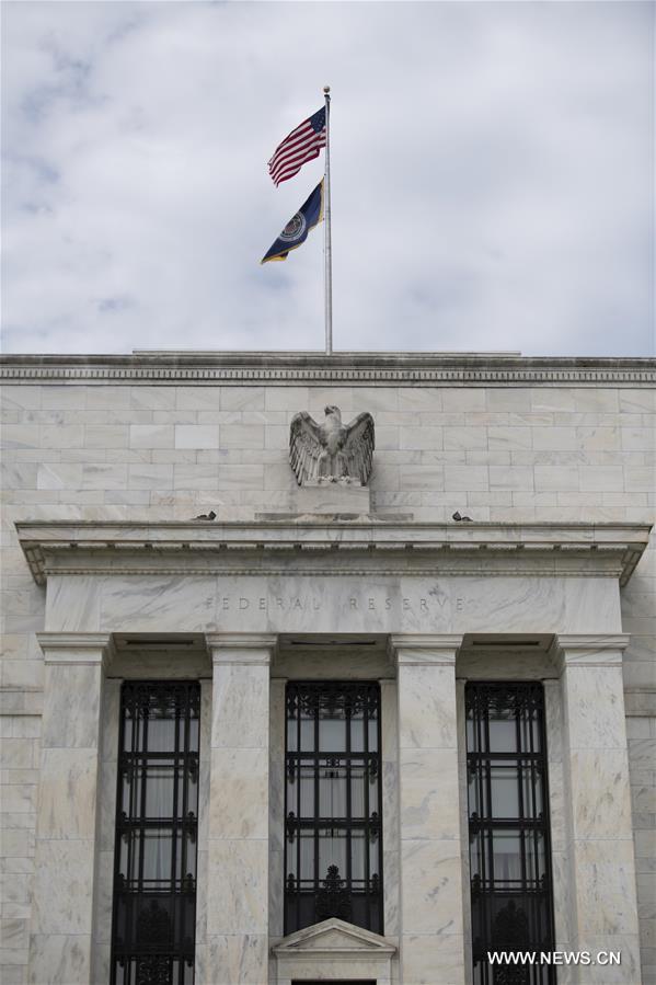 الاحتياطي الفيدرالي يبقي على أسعار الفائدة قرب الصفر على إثر تداعيات 