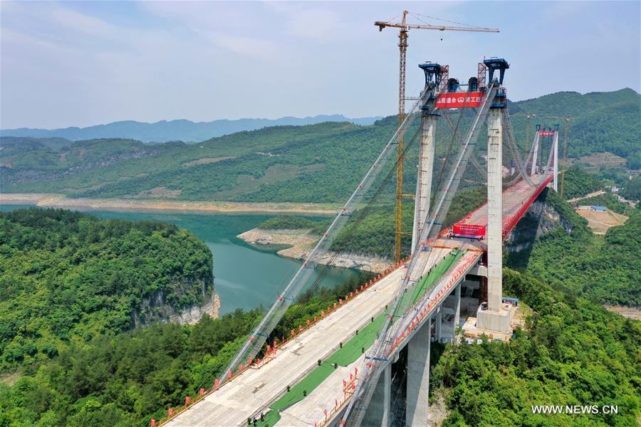 بناء جسر نهر فيلونغهو ووجيانغ بجنوب غربي الصين
