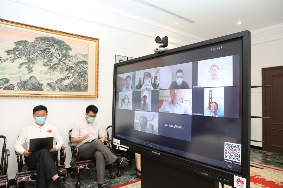 خبراء الفريق الطبي الصيني يقدمون توجيهات واقتراحات لمكافحة مرض فيروس كورونا للصينيين المغتربين بالكويت