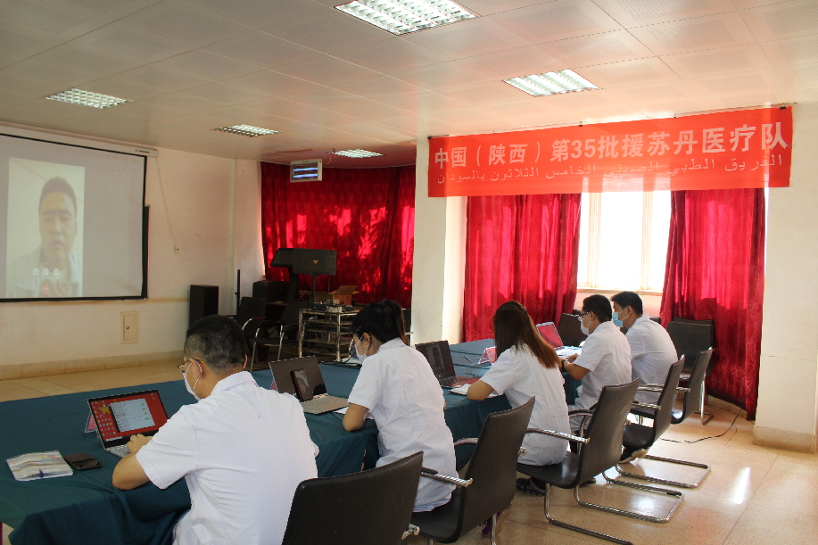 فريق طبي صيني ينظم عيادة مجانية عبر الفيديو للطلاب الصينيين في السودان
