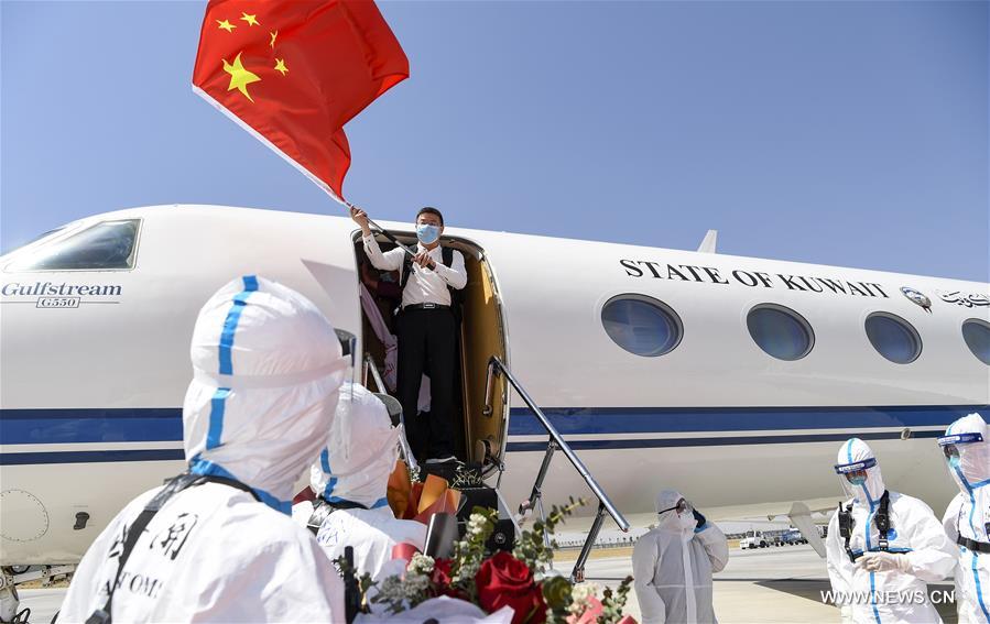 عودة خبراء صينيين إلى البلاد بعد تقديم الدعم لمكافحة كوفيد-19 في السعودية والكويت