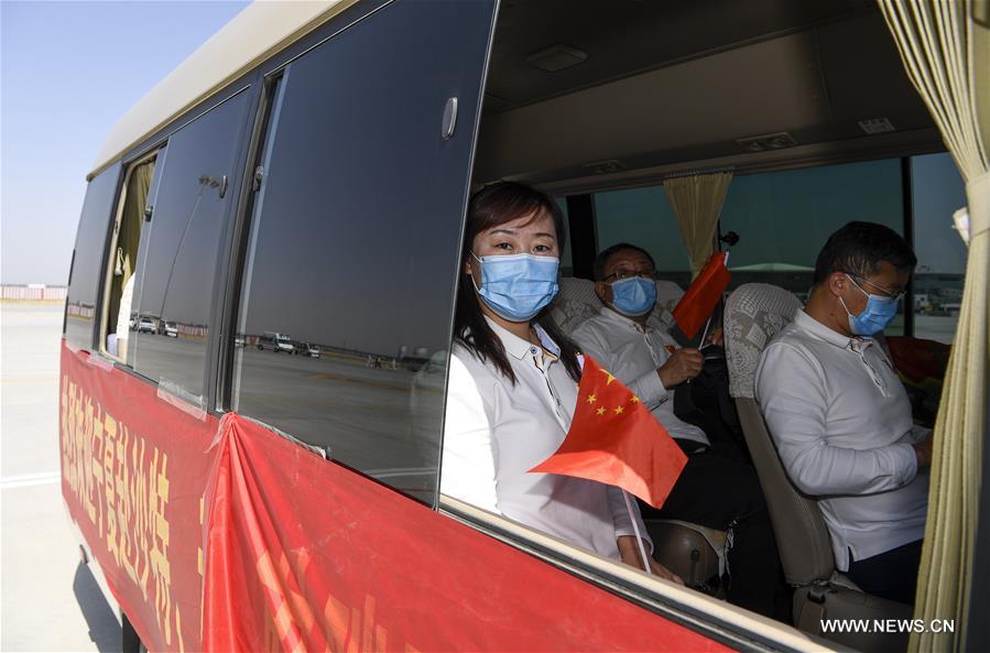 عودة خبراء صينيين إلى البلاد بعد تقديم الدعم لمكافحة كوفيد-19 في السعودية والكويت