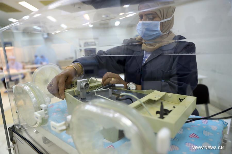 مقالة : مصنع تابع للجيش المصري ينتج كبائن تعقيم وغرف عزل لمكافحة مرض فيروس كورونا الجديد