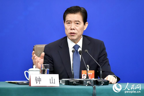 وزير التجارة: الصين توسع الانفتاح على الرغم من تأثير مرض 