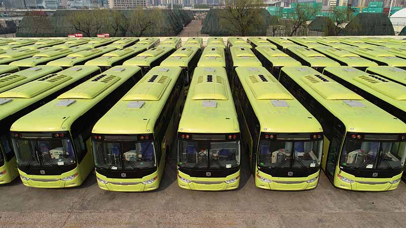 صناع حافلات الركاب الصينية يسابقون الزمن لضمان عمليات الإنتاج والتصدير إلى أسواق الدول العربية