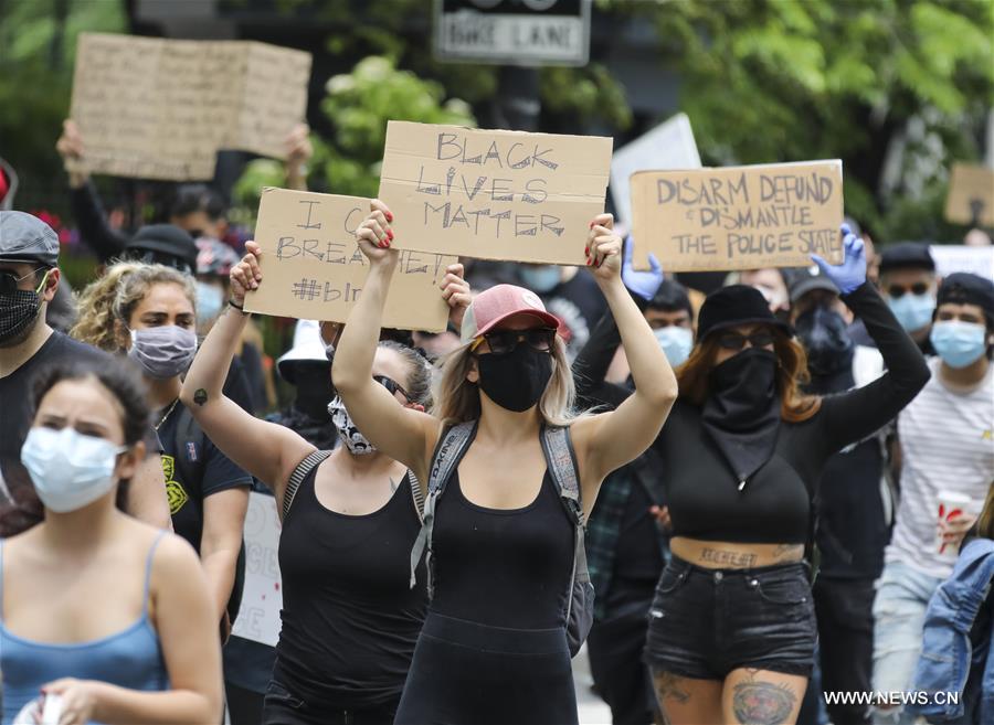 نيويورك تمدد حظر التجول حتى الأحد للحد من أعمال العنف والنهب وسط الاحتجاجات