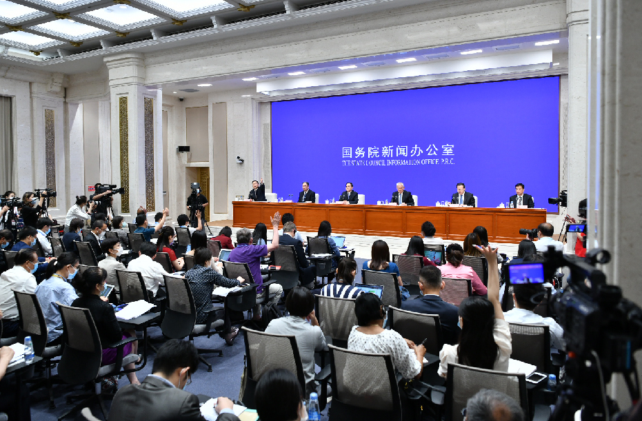 مسؤول: الصين بصدد جعل لقاح كوفيد-19 منفعة عامة عالمية