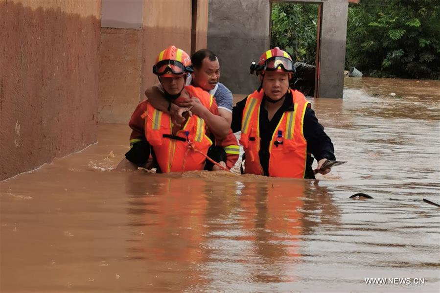 الفيضانات الناجمة عن الأمطار الغزيرة تجتاح مقاطعة قوانغدونغ