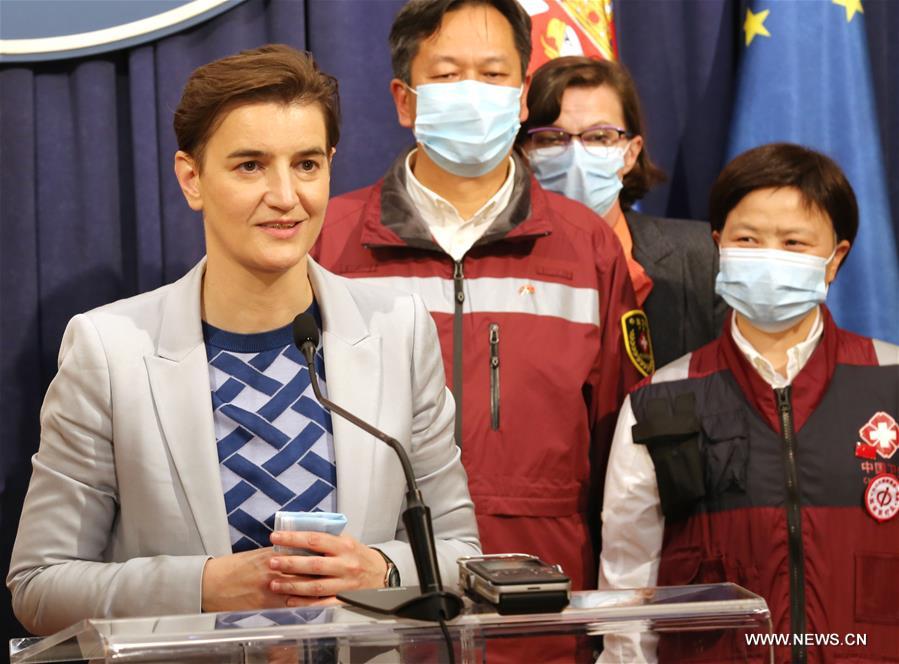 خبراء طب صينيون يغادرون صربيا بعد مهمة ناجحة
