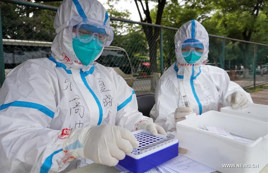 بكين تزيد قدرة اختبارات كوفيد-19 إلى 90 ألف عينة يوميا للسيطرة على الإصابات الجديدة