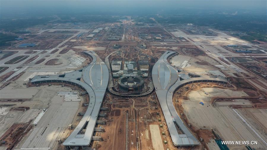 بناء مطار تشنغدو تيانفو الدولي بجنوب غربي الصين