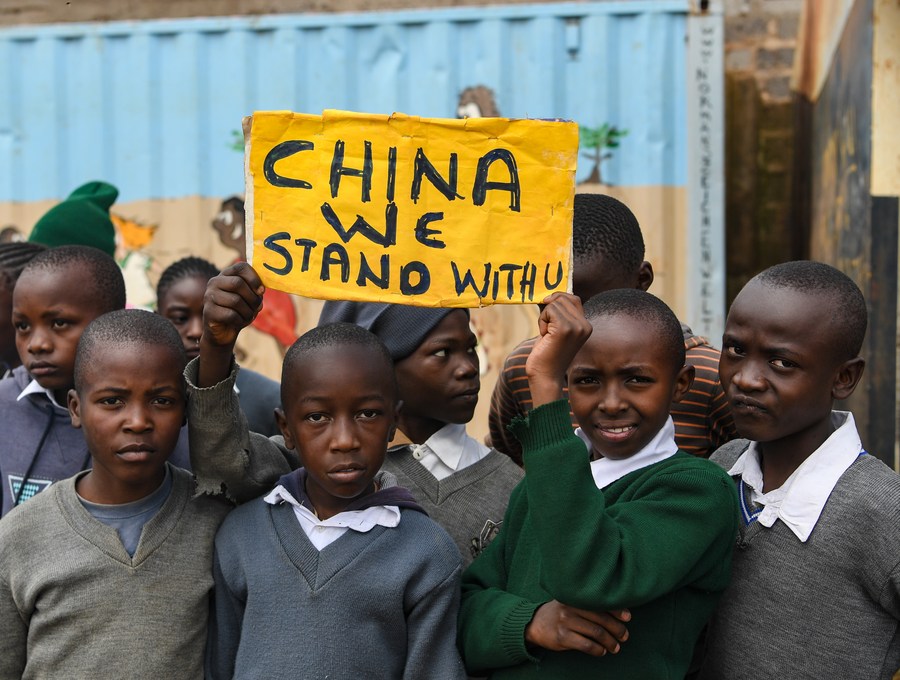 الصداقة الصينية-الإفريقية أقوى من أي وقت مضى وسط مكافحة 