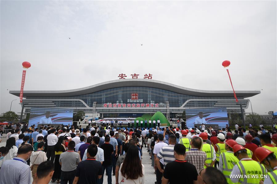 تشغيل خط سكة حديد جديد فائق السرعة يربط شرقي الصين بوسطها