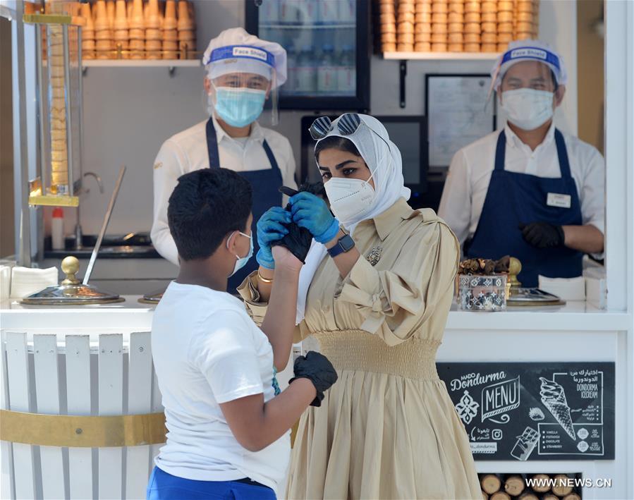 تحقيق إخباري: الكويتيون يتنفسون الصعداء مع استئناف العمل الحكومي والخاص