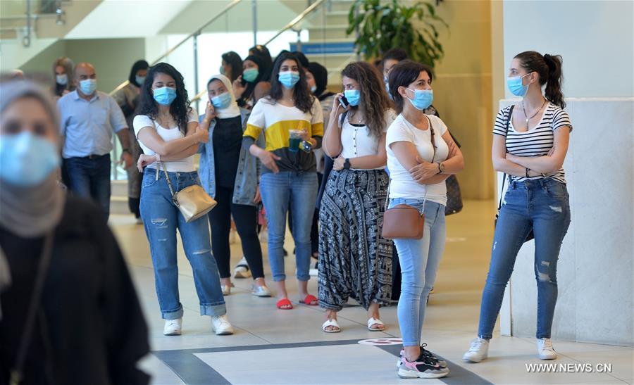 تحقيق إخباري: الكويتيون يتنفسون الصعداء مع استئناف العمل الحكومي والخاص
