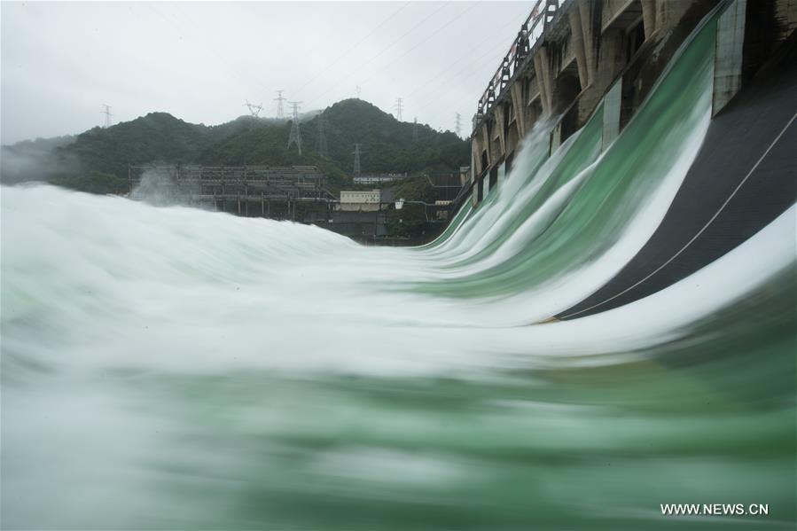 للمرة الأولى منذ 9 سنوات... فتح قناة تصريف خزان مائي رئيسي في شرقي الصين لتصريف مياه الفيضانات