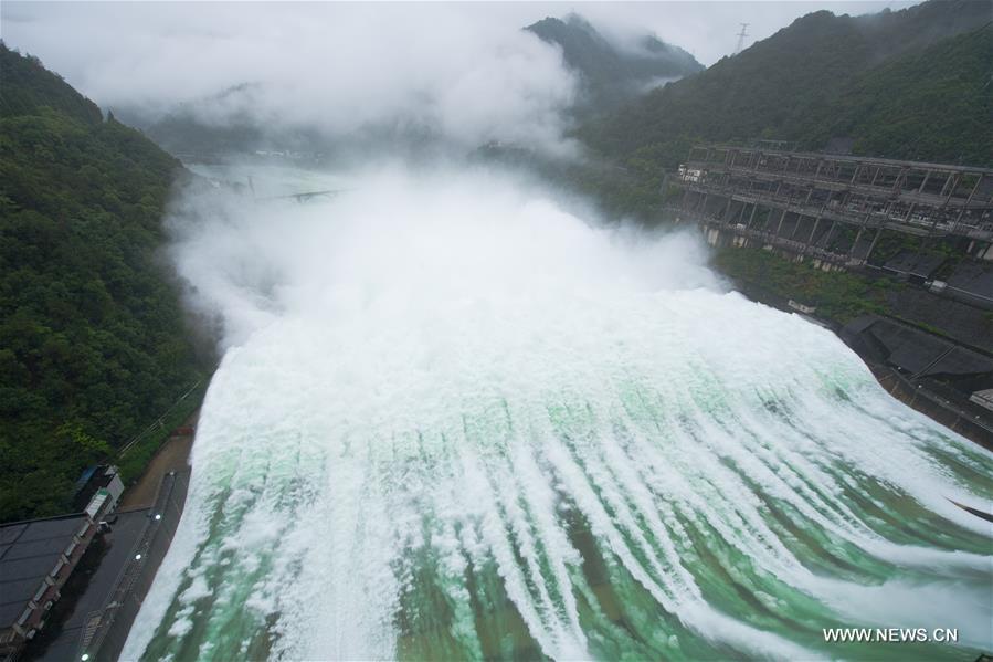 للمرة الأولى منذ 9 سنوات... فتح قناة تصريف خزان مائي رئيسي في شرقي الصين لتصريف مياه الفيضانات