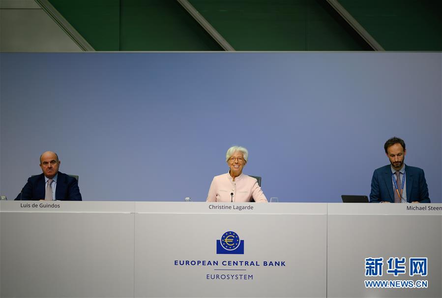 البنك المركزي الأوروبي يقرر عدم تغيير السياسة النقدية قبل قمة الاتحاد الأوروبي