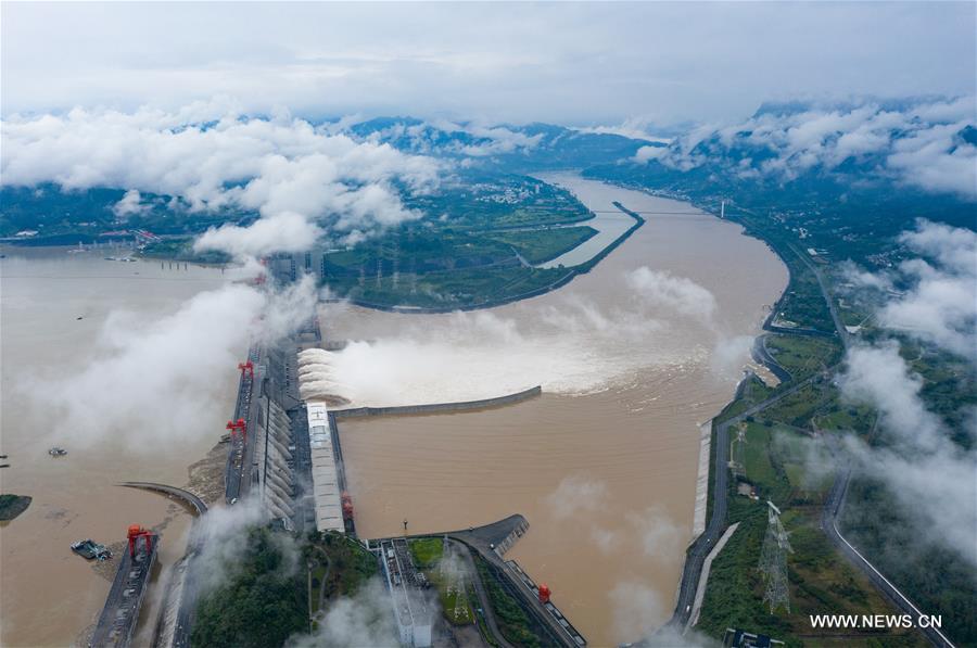 الفيضان الثاني لنهر اليانغتسي يعبر سد الخوانق الثلاثة