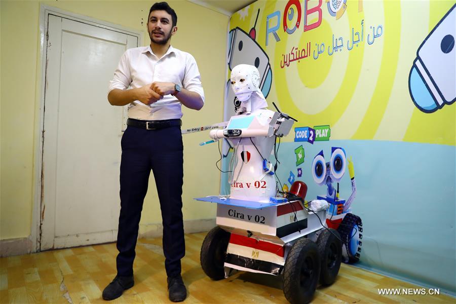 مقالة : مهندس مصري يبتكر روبوتا لتشخيص ورعاية مصابي كورونا