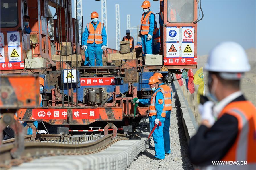 وضع خط سكة حديد جديد لتسريع تبادلات شينجيانغ مع تشينغهاي وما بعدها