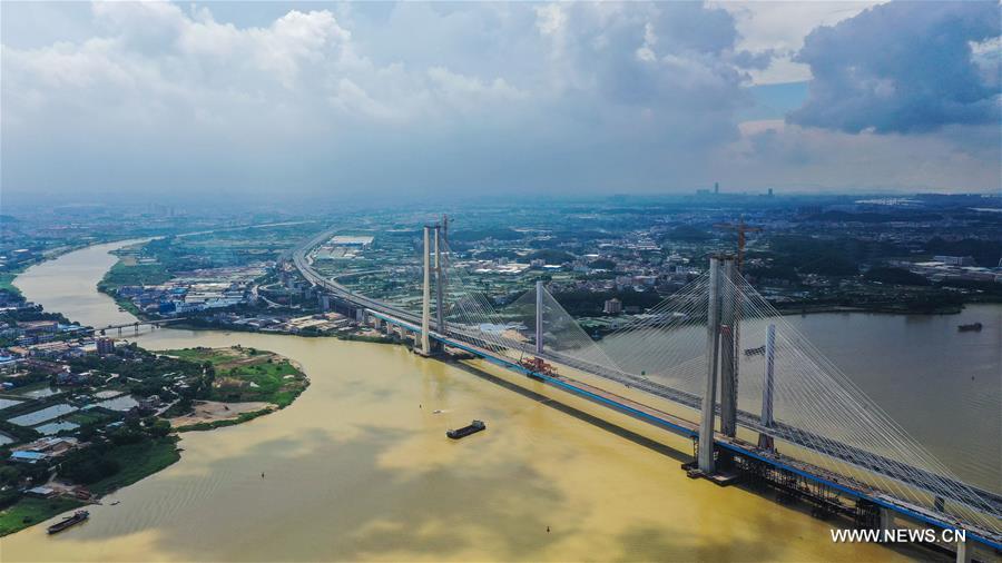 بناء جسر كبير معلق بالكابلات لسكة حديد ميناء نانشا