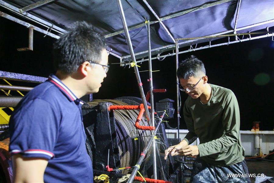 باحثون صينيون يراقبون 11 نوعا من الحيتان في رحلة استكشاف بالبحر العميق