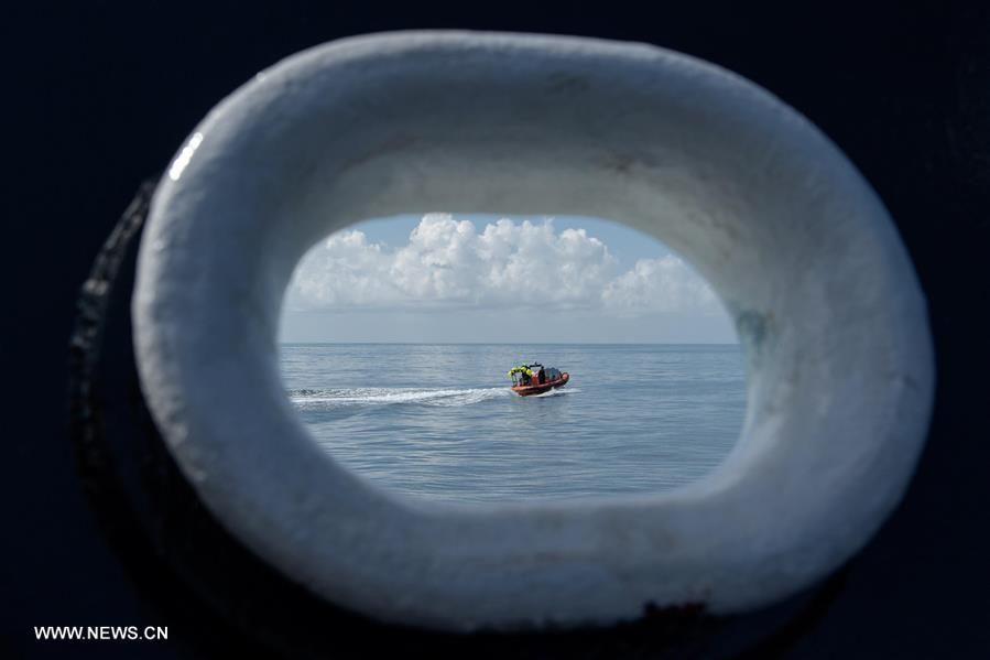 تقرير إخباري: كبسولة فضائية أمريكية مأهولة تعود إلى الأرض بعد إكمال مهمة تاريخية