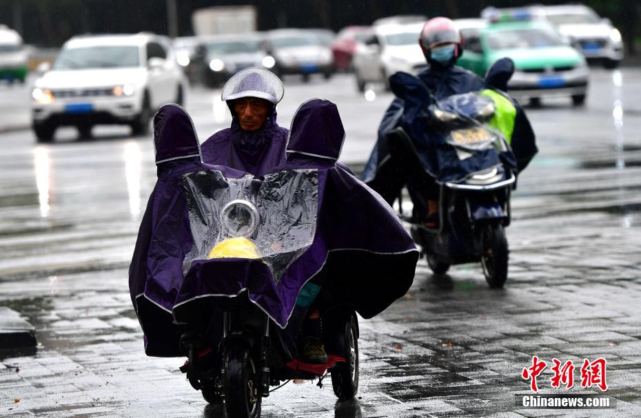 وصول إعصار ميكهالا إلى مقاطعة بجنوب شرقي الصين