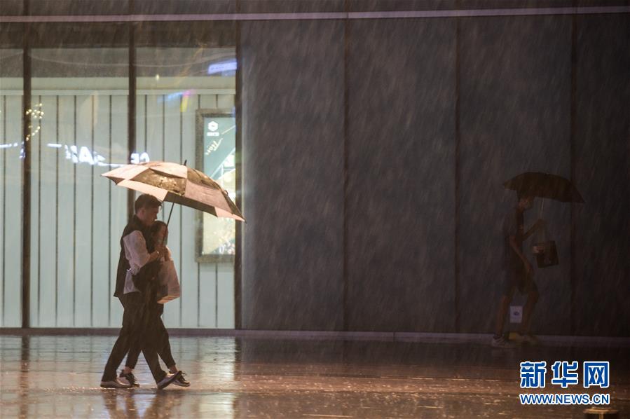 بكين تستعد لمواجهة أعتى عاصفة مطيرة في الصيف