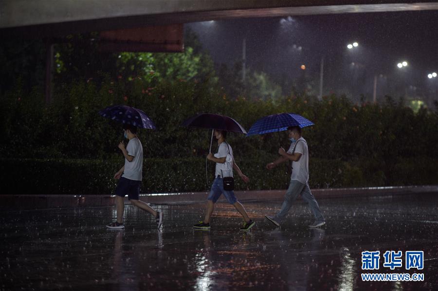 بكين تستعد لمواجهة أعتى عاصفة مطيرة في الصيف