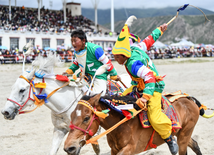 مشاهد رائعة لسباق الخيول في التبت