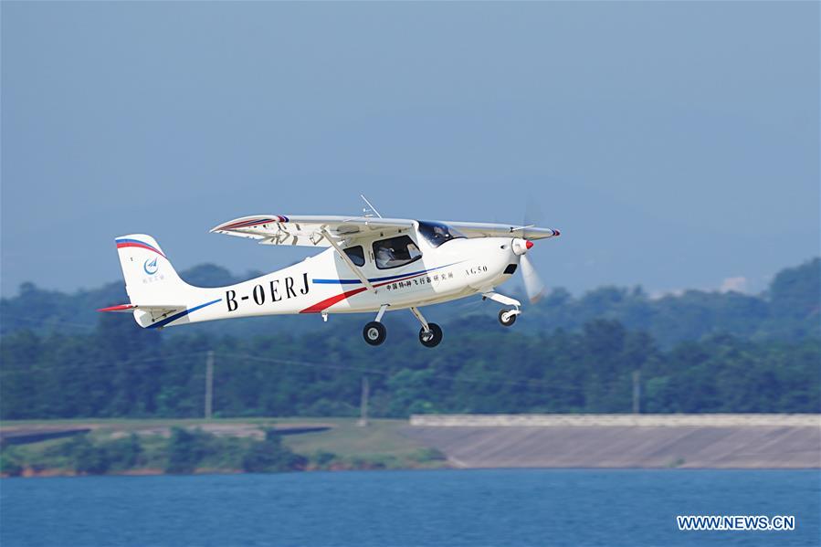 أول رحلة تجريبية لطائرة AG50 الرياضية صينية الصنع