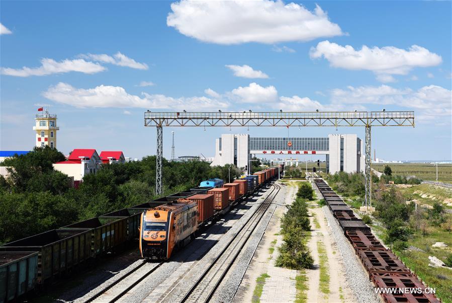 ميناء حدودي صيني في منطقة منغوليا الداخلية يتعامل مع 1500 قطار شحن بين الصين وأوروبا في 2020