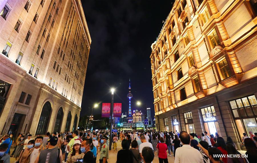 شارع تجاري مشهور في شانغهاي يستقبل الزوار بعد إكمال أعمال التجديد
