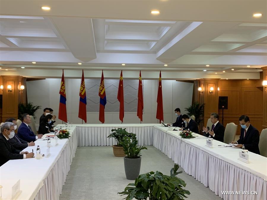 الرئيس المنغولي يلتقي وزير الخارجية الصيني لبحث العلاقات الثنائية