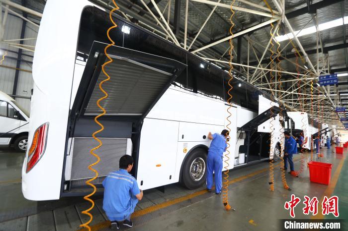 شركة بونلاك لصناعة الحافلات الصينية تضاعف صادراتها هذا العام