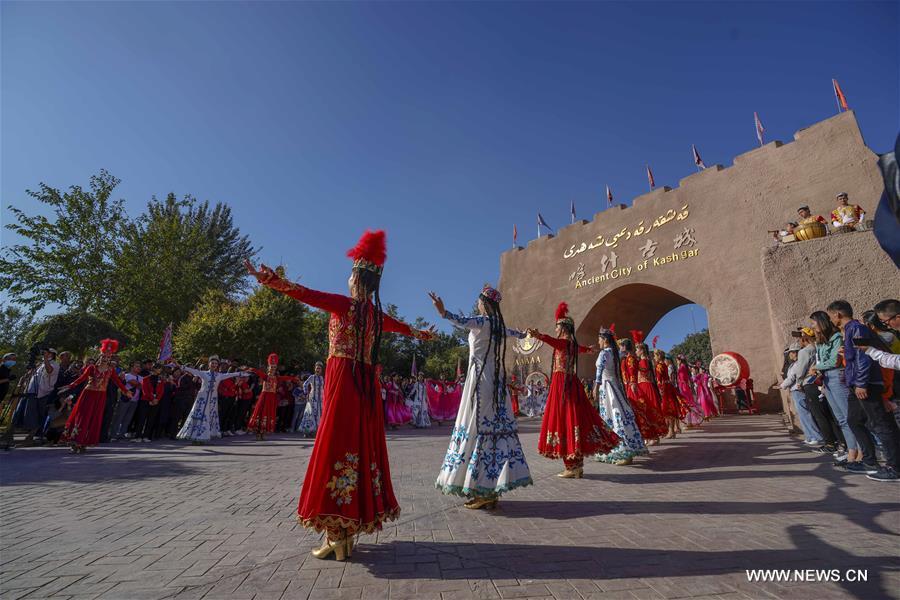 تسارع استئناف صناعة السياحة في منطقة سياحية في مدينة كاشغر القديمة في منطقة شينجيانغ الويغورية الذاتية الحكم