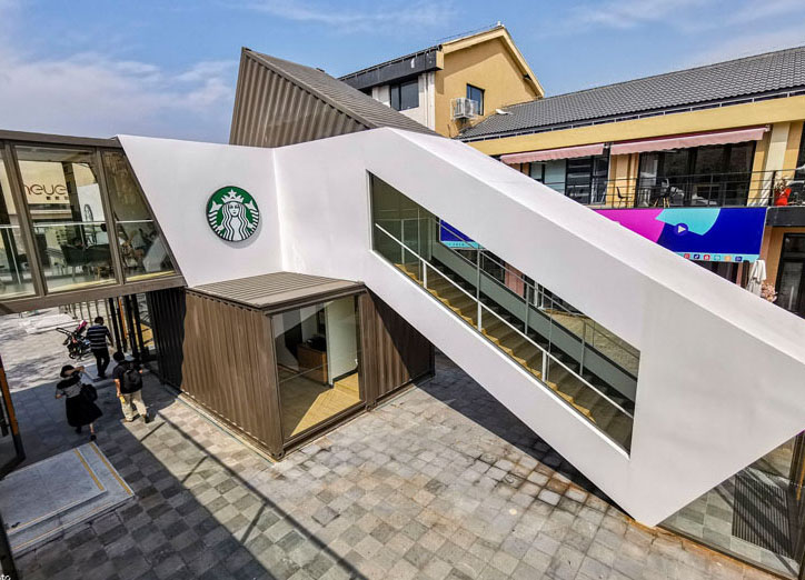 ستاربكس تفتتح مقهى مصنوع من الحاويات بمدينة شنغهاي