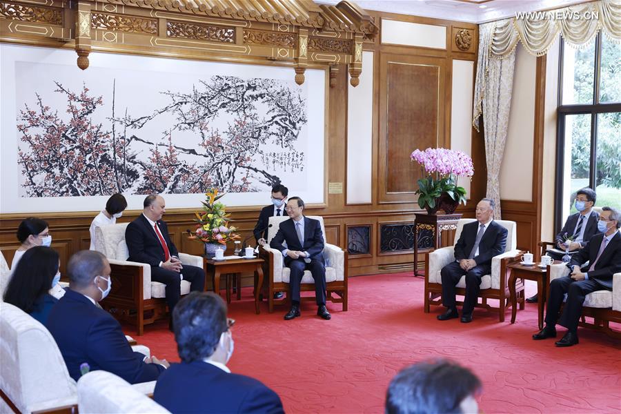دبلوماسي صيني كبير يحضر حفل استقبال بمناسبة الذكرى الـ60 لتأسيس العلاقات بين الصين وكوبا