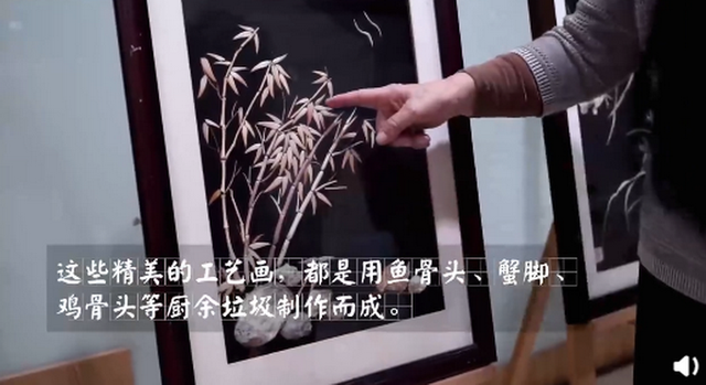 مسنة صينية تستخدم عظام الأسماك لإبداع لوحات فنية