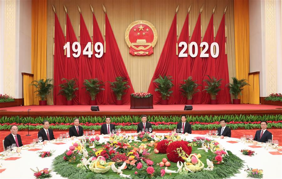 مجلس الدولة الصيني يعقد حفل استقبال بمناسبة اليوم الوطني