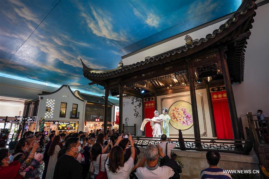 السياحة الداخلية الصينية تنتعش خلال عطلة العيد الوطني