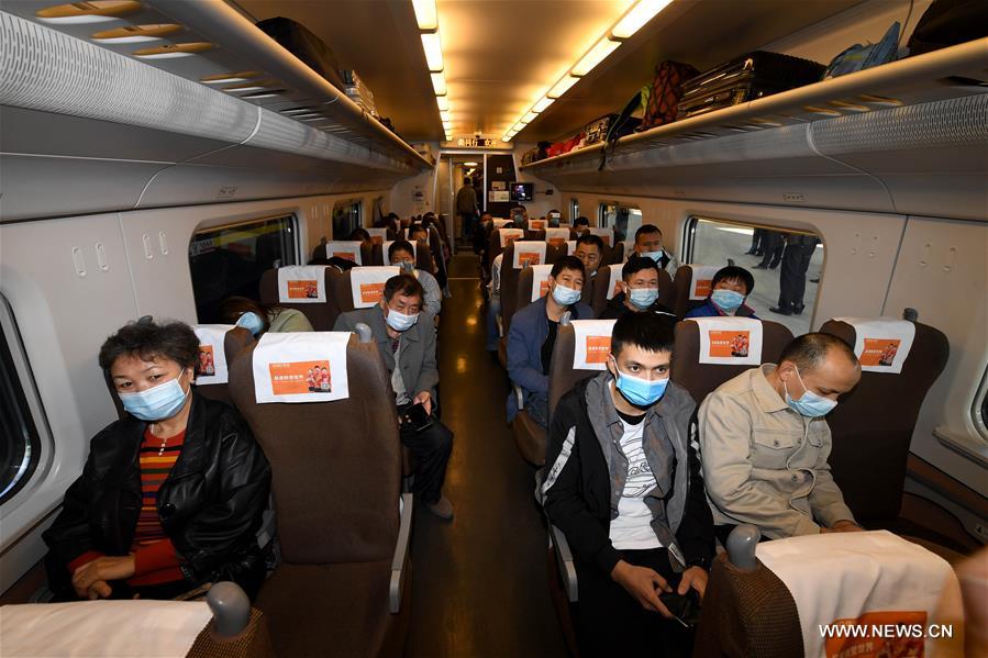 انطلاق قطار فائق السرعة في شمال غربي الصين
