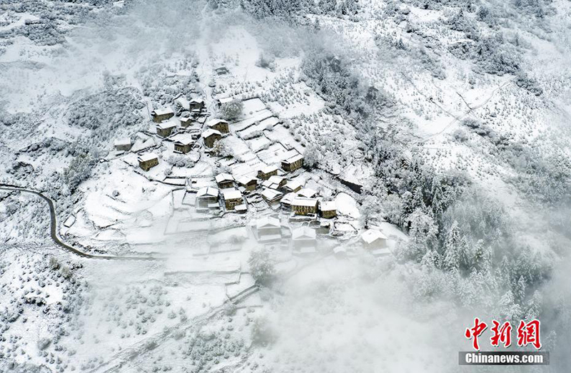 أرض الخيال .. خريف ثلجي على جبال أبا في سيتشوان