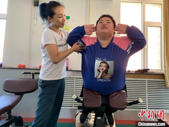 فتاة صينية تنجح في تخفيف 80 كلغ من وزنها الأصلي