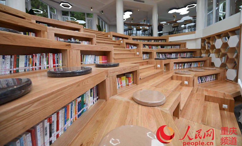 بناء أول مكتبة في محطة خدمات الطريق السريع بالصين