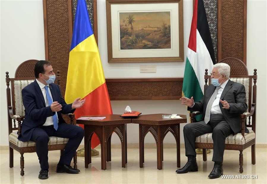 عباس يؤكد على دعوته لعقد مؤتمر دولي للسلام