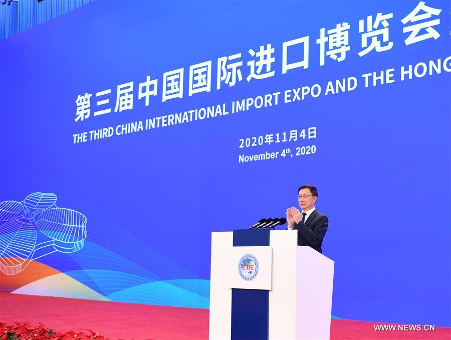 نائب رئيس مجلس الدولة الصيني يحضر افتتاح معرض الصين الدولي الثالث للواردات ويتفقد المعرض